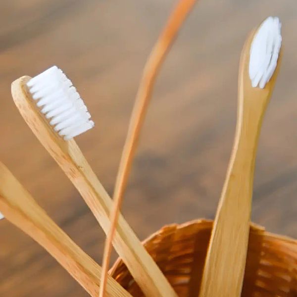 Cepillos de dientes de bambú
